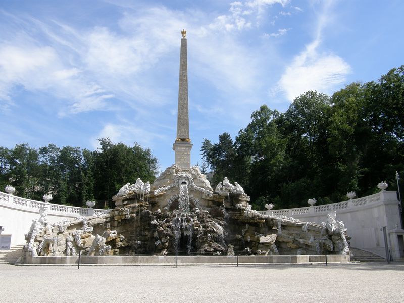 Schönbrunn Obelisk-Brunnen