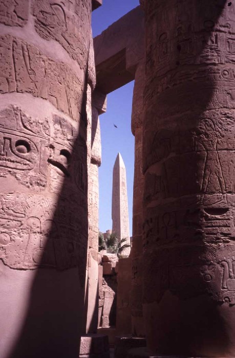 Säulen mit Obelisk