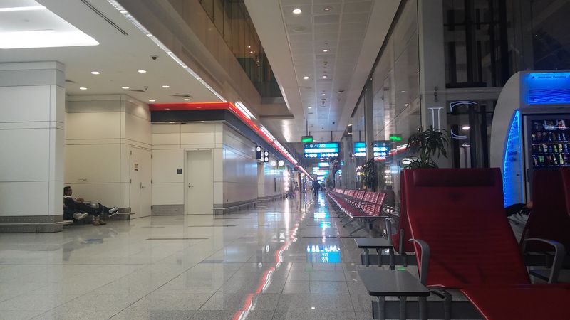 Dubai Airport, 03.55 Uhr