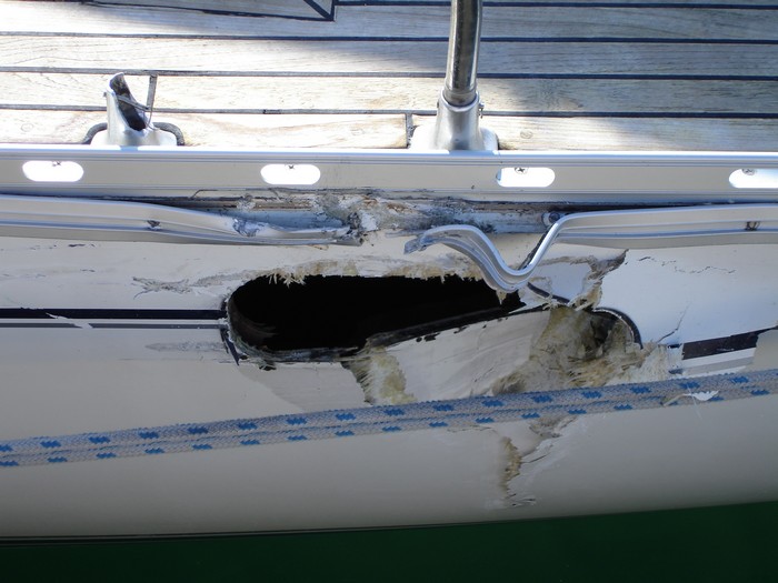 Der Schaden am Schiff außen